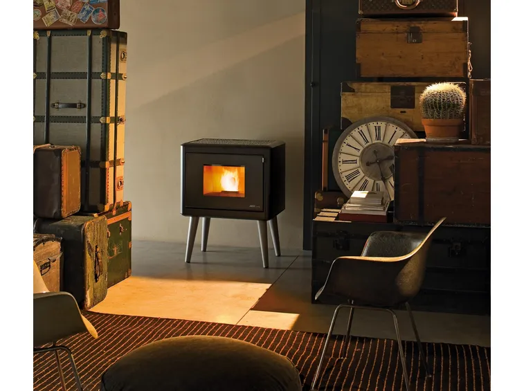 Stufa a pellet dal design essenziale