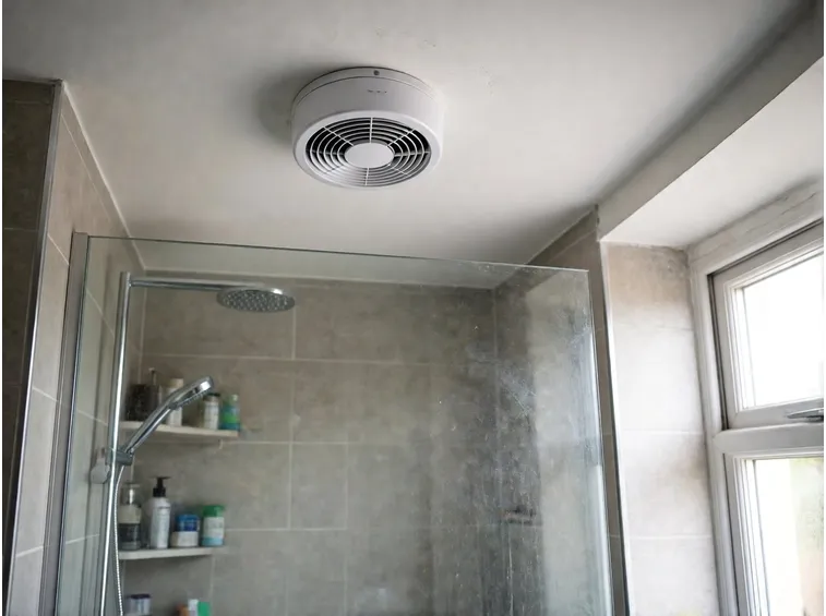 Condensa invernale nel bagno cieco: quanta aria deve muovere l'aspiratore