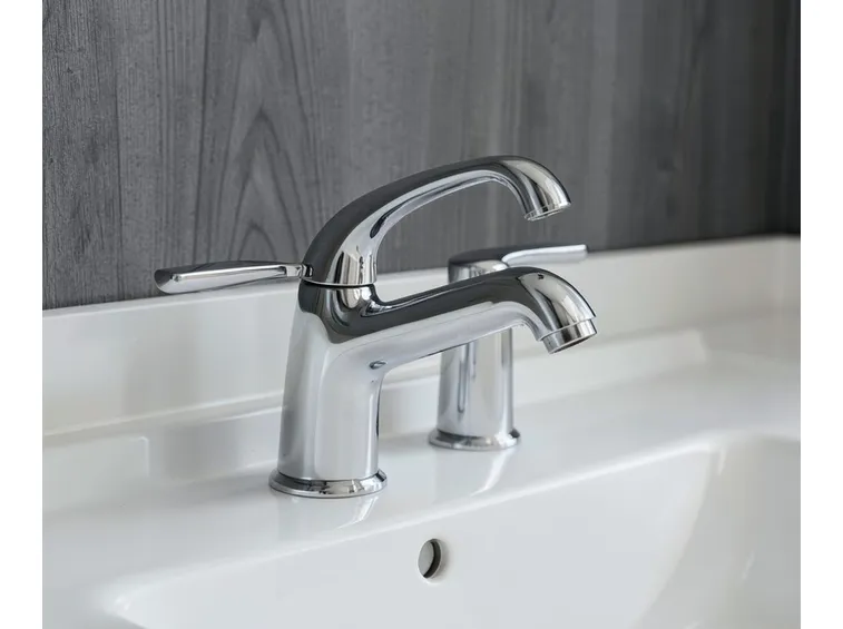 Rubinetti bagno con finiture cromate