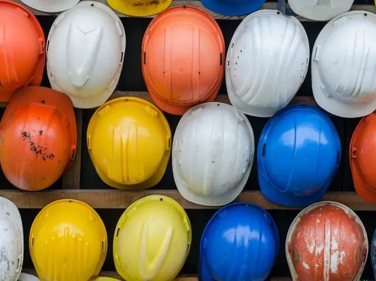 Caschi di protezione per cantiere
