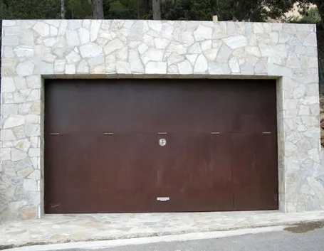 Porta basculante in metallo