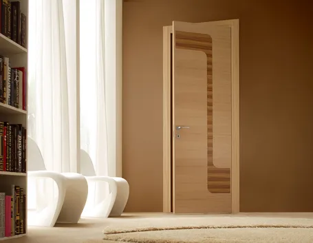 elegante porta per interni in legno