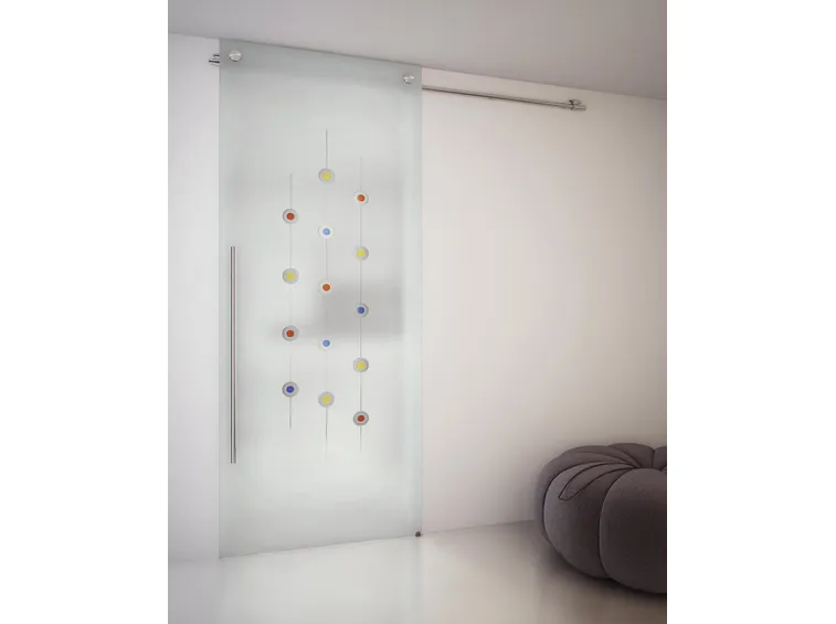 Porta scorrevole esterna a muro con vetro colorato