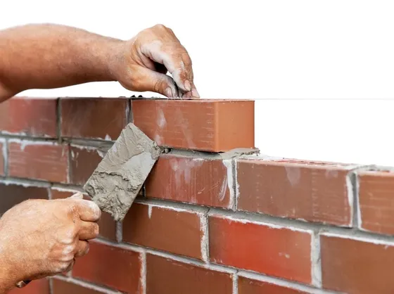 Costruire muro di mattoni