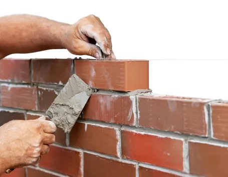 Costruire muro di mattoni