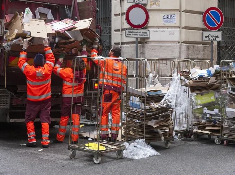 Raccolta rifiuti a Roma