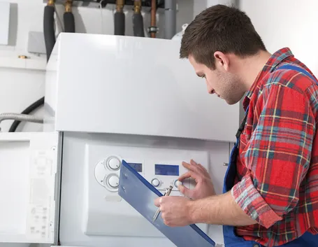 Tecnico che certifica sostituzione caldaia