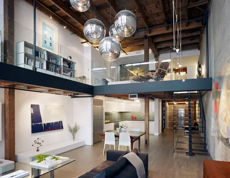 loft soppalcato in un magazzino