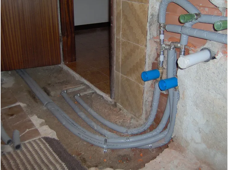 Rifacimento tubature del bagno