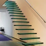 Gradini a sbalzo in vetro