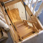 scala retrattile in legno elettrica