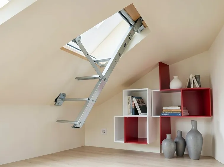 Sistema di funzionamento della scala retrattile