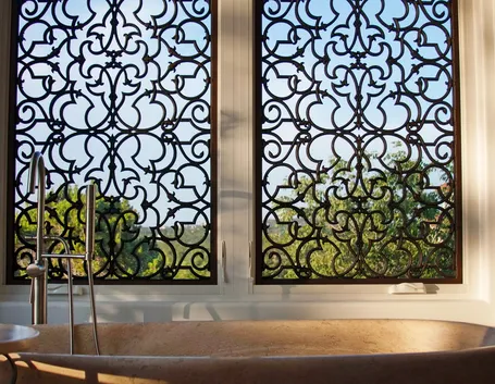 Eleganti finestre in ferro