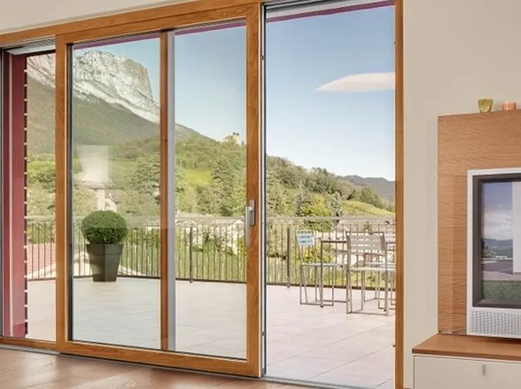 Grandi finestre in legno lamellare
