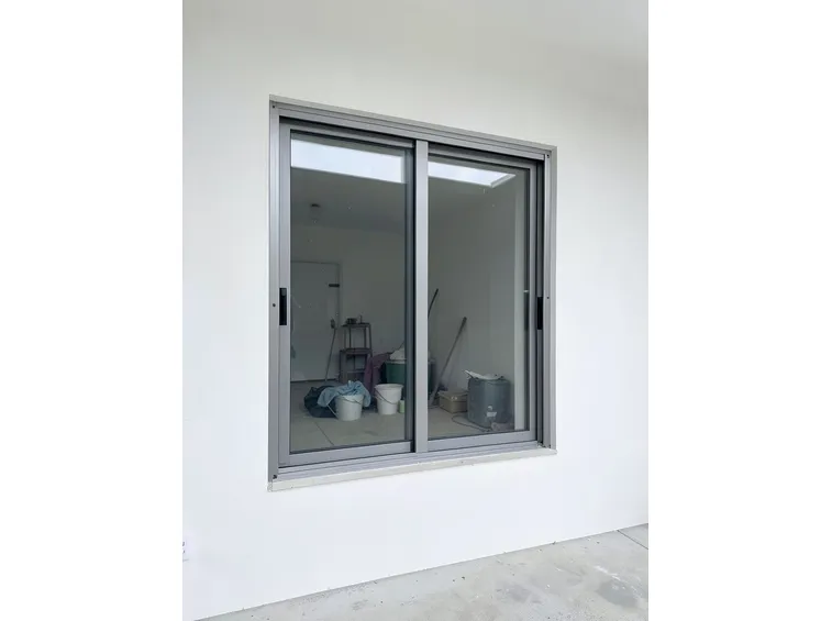 Finestra PVC grigio alluminio
