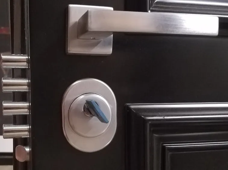 Installazione porta blindata