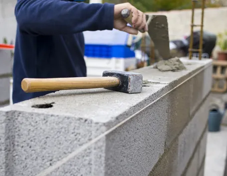 La costruzione di un muro perimetrale