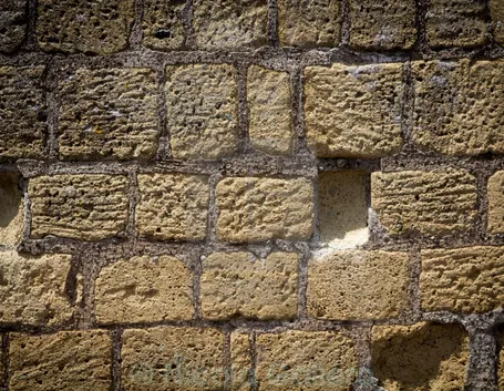 un muro in tufo