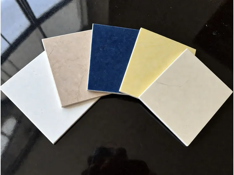 Sottili piastrelle in PVC