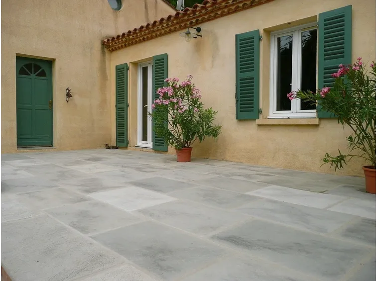 Piastrelle per giardini in cemento