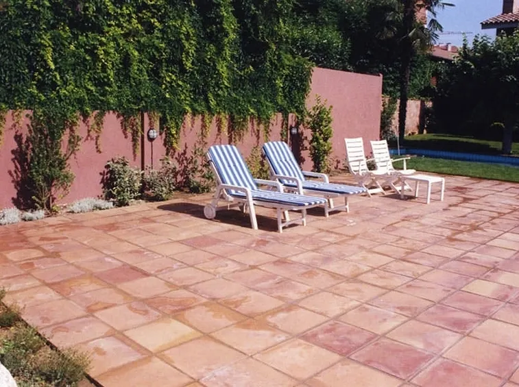 Piastrelle per giardini in cotto
