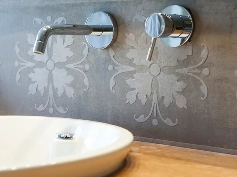 Stencil per rivestire le pareti del bagno