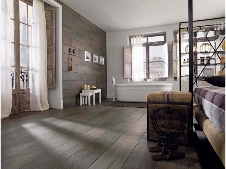 pavimento in ceramica effetto legno