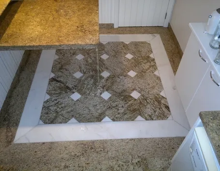 Pavimento granito decorato