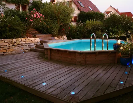 Pavimento piscina legno