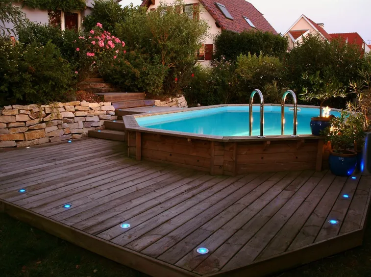 Pavimento piscina legno