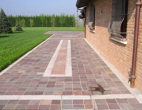 Pavimentazioni per esterni con motivi geometrici