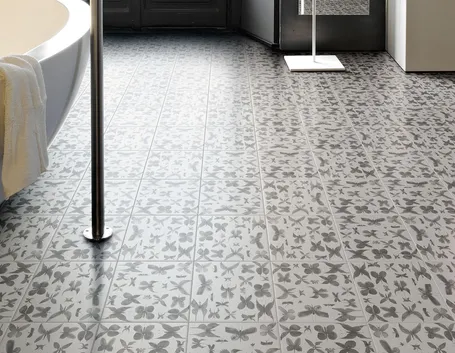 Pavimento in ceramica smaltata e decorata