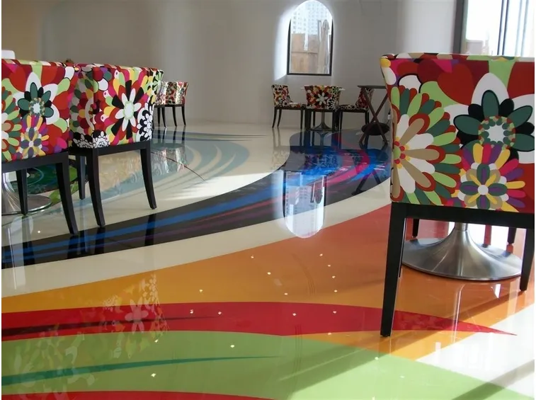 Pavimento in resina multicolore