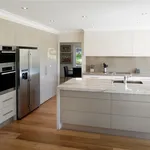 Cucina moderna con pavimento in gres