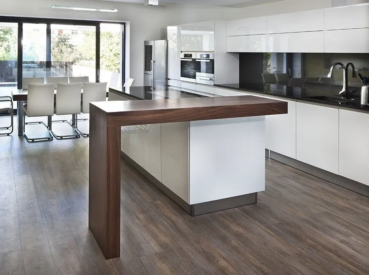 Pavimento per la cucina effetto legno