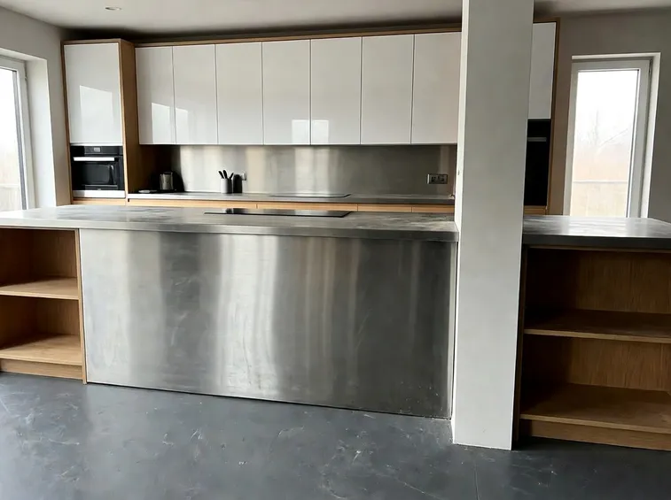 Cucina a penisola moderna