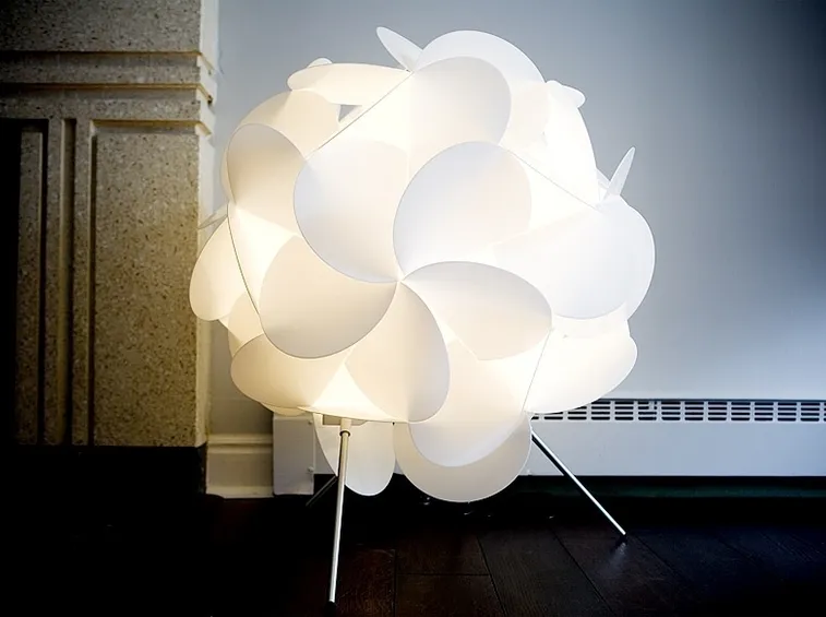 Lampada a forma di fiore