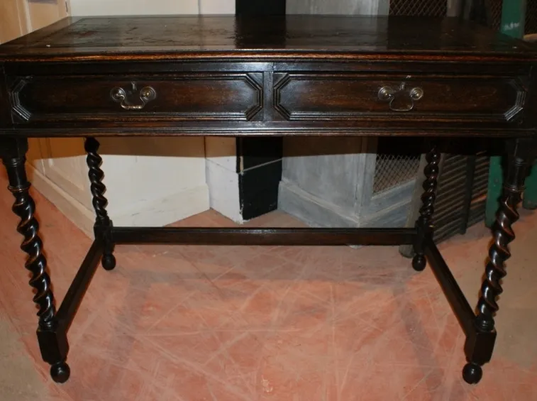 Tavolo d'antiquariato