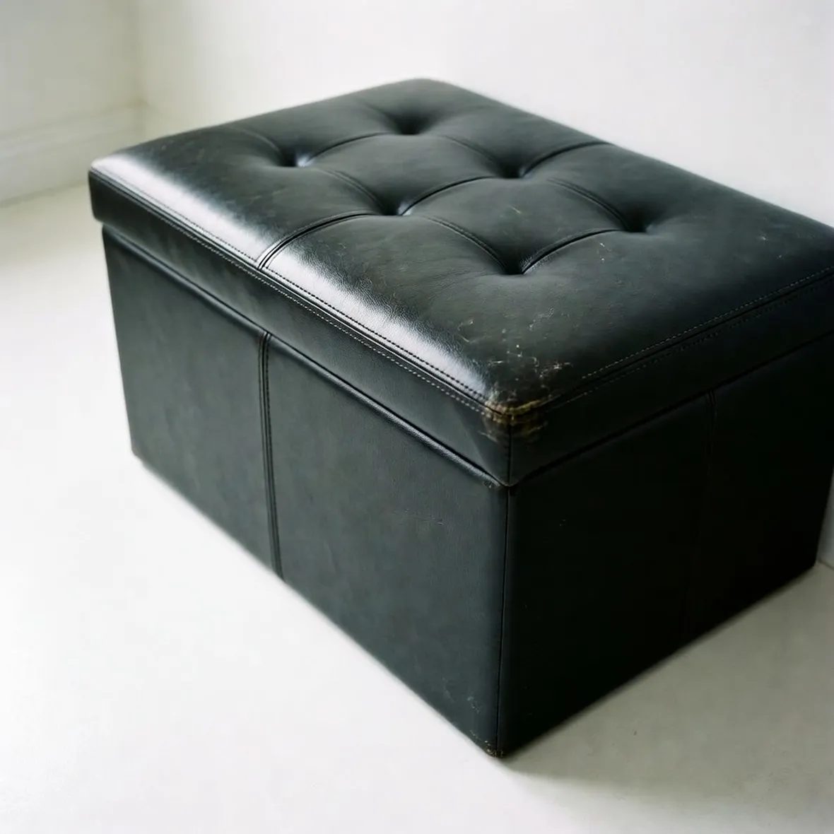 Divanetto contenitore nero