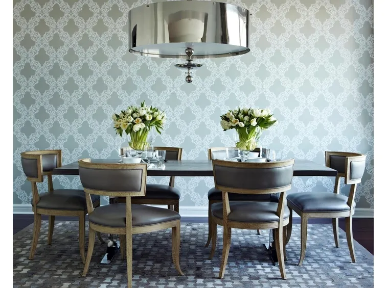 lampadario moderno in sala da pranzo vintage