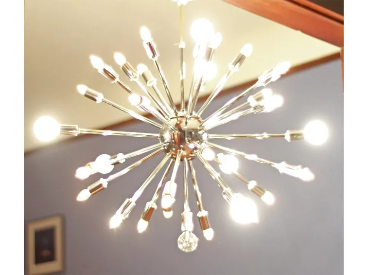 lampadario moderno con molte luci