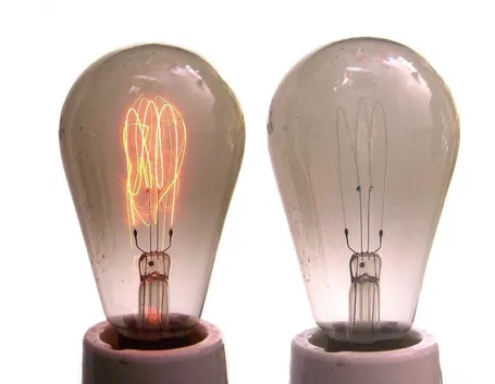 Primi modelli di lampadine a incandescenza