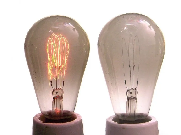 Primi modelli di lampadine a incandescenza