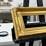 Prima di toccarla: capire di cosa è fatta la cornice e com'è dorata