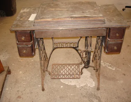Mobile bisognoso di restauro