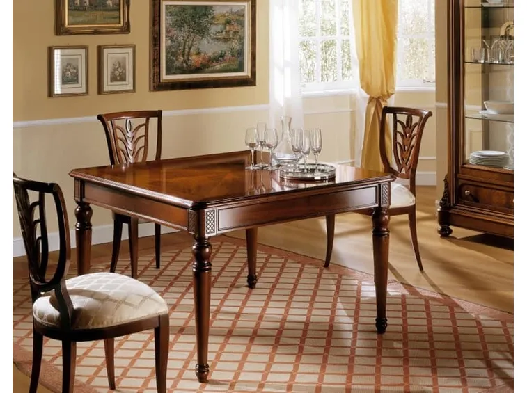 Tavolo classico in legno