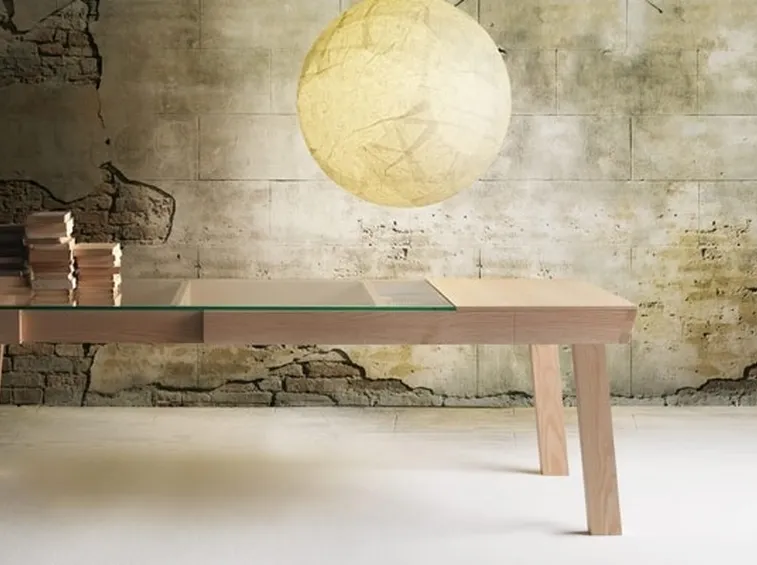 Esempio di tavolo allungabile moderno di design in legno e vetro