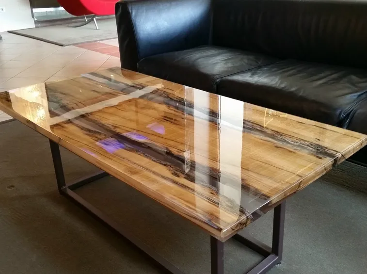 Tavoli resina legno