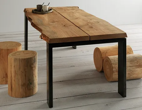 Tavoli in legno grezzo