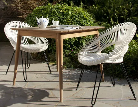 Tavolo da giardino in stile moderno